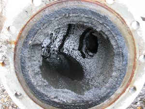 Fouling in Abwasserleitung Raffinerie
